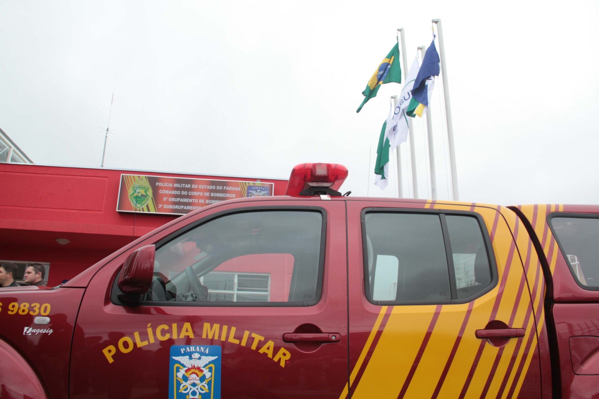 Sargento dos bombeiros é preso por usar farda 'fora do padrão'