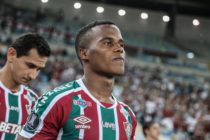 Fluminense joga em ritmo de treino, bate The Strongest e lidera