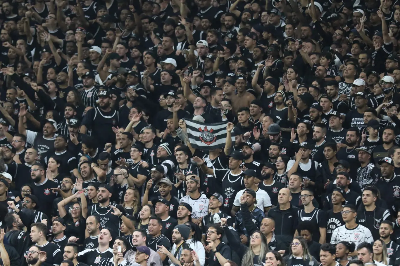 Corinthians empata com o Goiás e acende sinal de alerta no Brasileirão