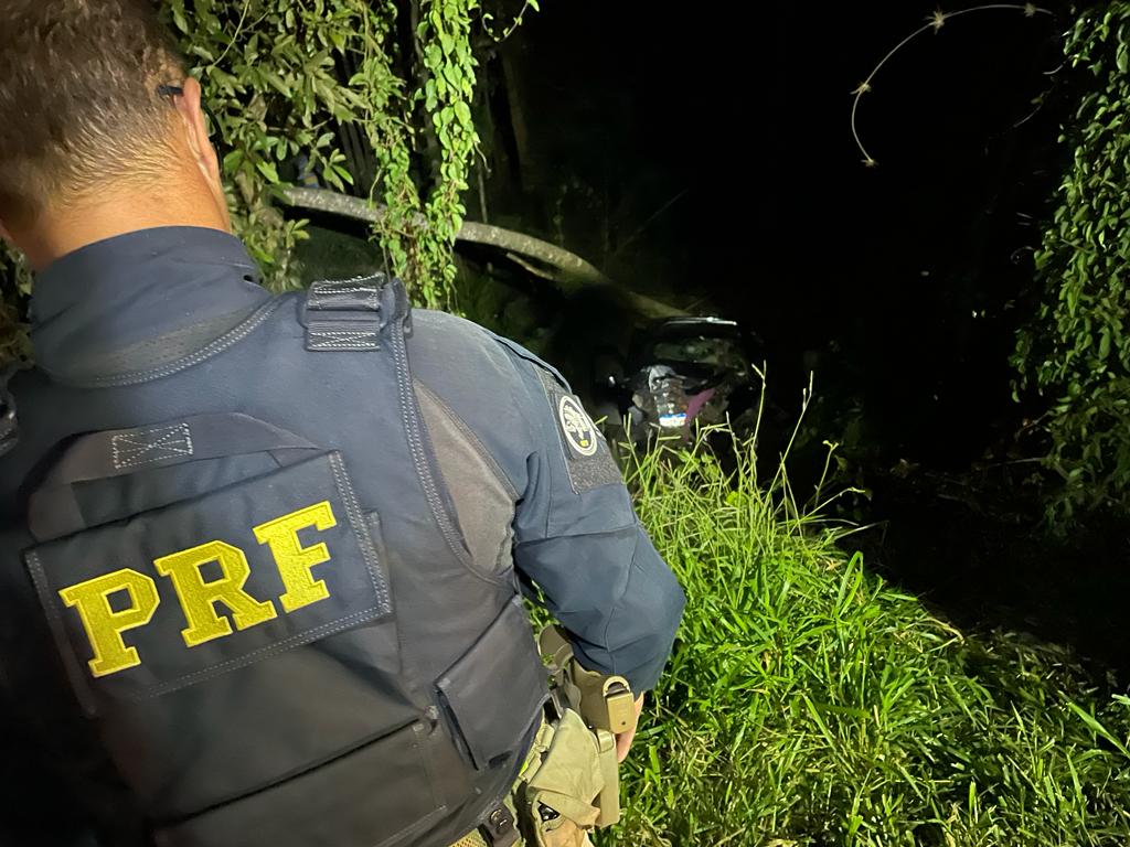 Duas pessoas ficam feridas em batida na marginal da BR 277