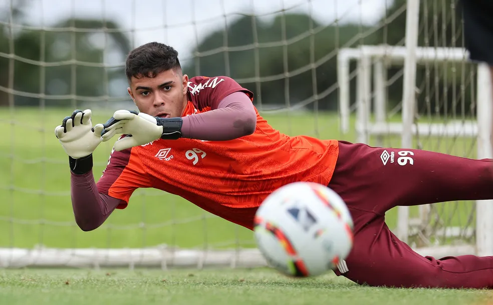 Goleiro Do Athletico Convocado Para O Pr Ol Mpico Endrick E John