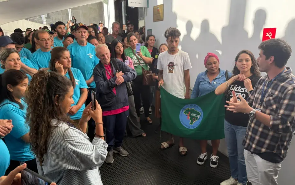 Projeto aprovado: shoppings, supermercados e indústrias deverão destinar resíduos para cooperativas de catadores