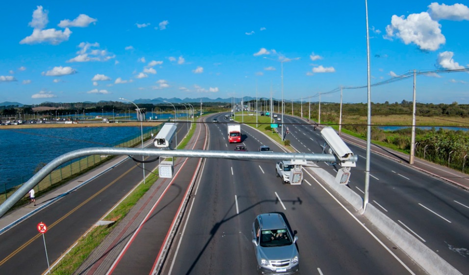 Pinhais em Alerta! Muralha Digital da Guarda Municipal Recupera 57 Veículos em 2025