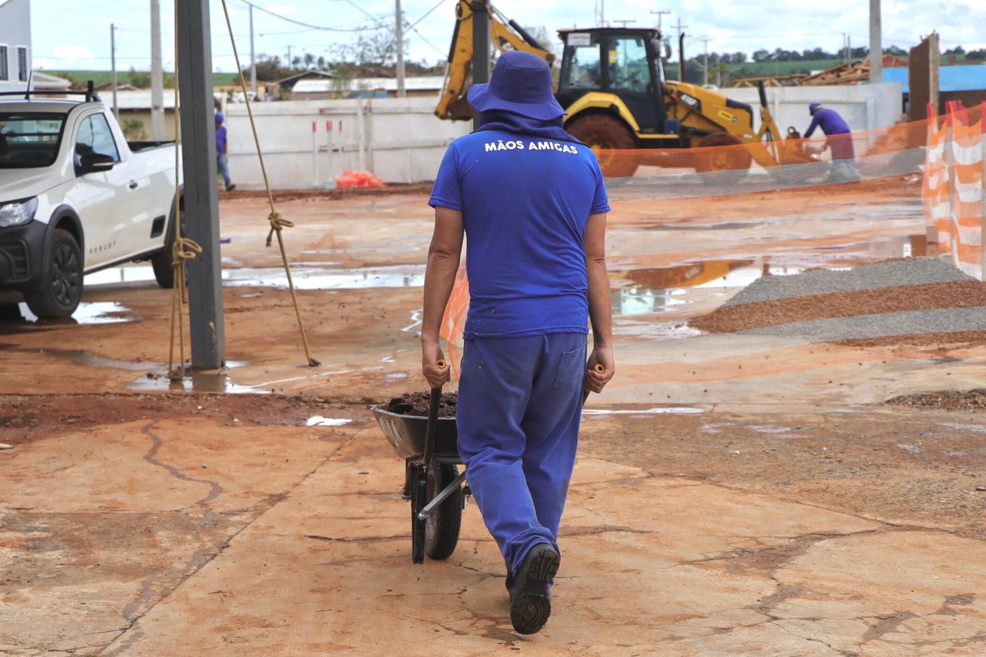 Presos Ajudam a Reconstruir Rio Bonito do Iguaçu Após Tornado: Veja o Impacto!