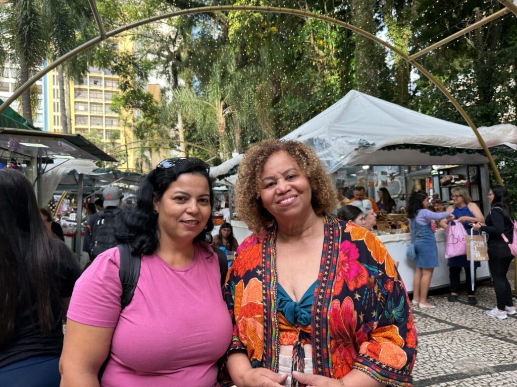 Maria e Cristiana, naturais de Douradina-PR, conhecendo pela primeira vez a Feira de Natal. Foto: Vitoria Santin